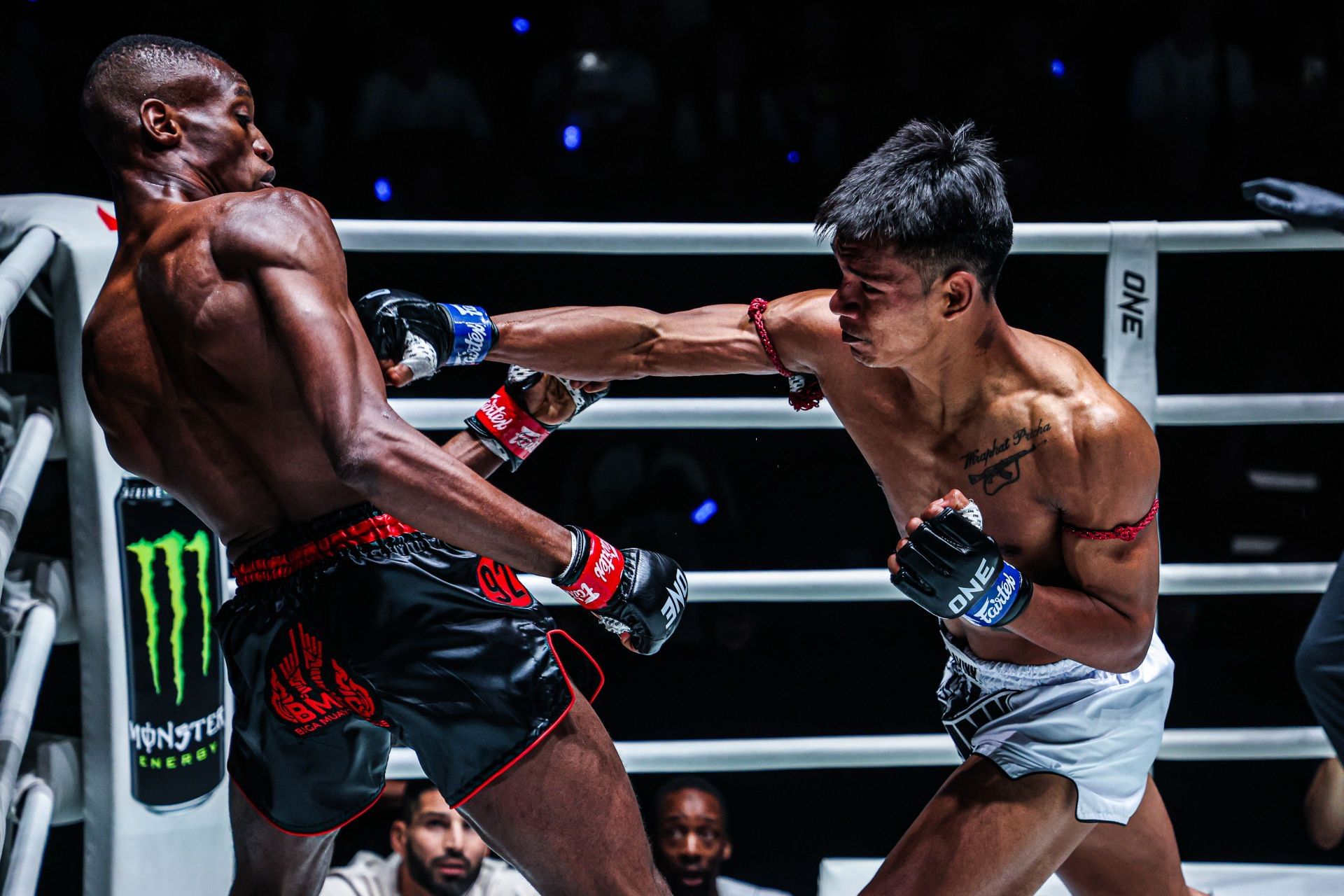 (From left) Bampara Kouyate and Shadow Singha Mawynn starred in the co-main event of ONE Fight Night 35. [Image: ONE Championship]