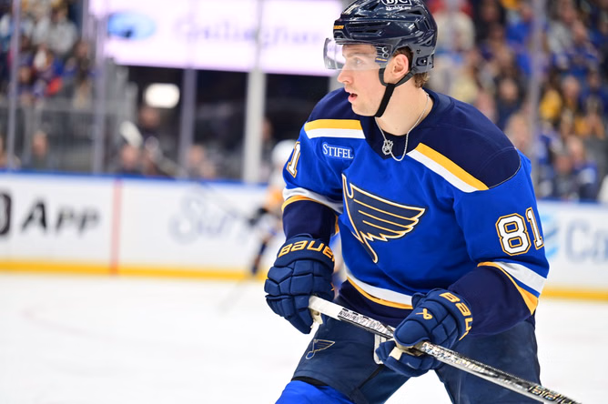 Ex-Oilers forward Dylan Holloway harbored ill feelings after Edmonton lowballed Alberta-native during contract negotiations