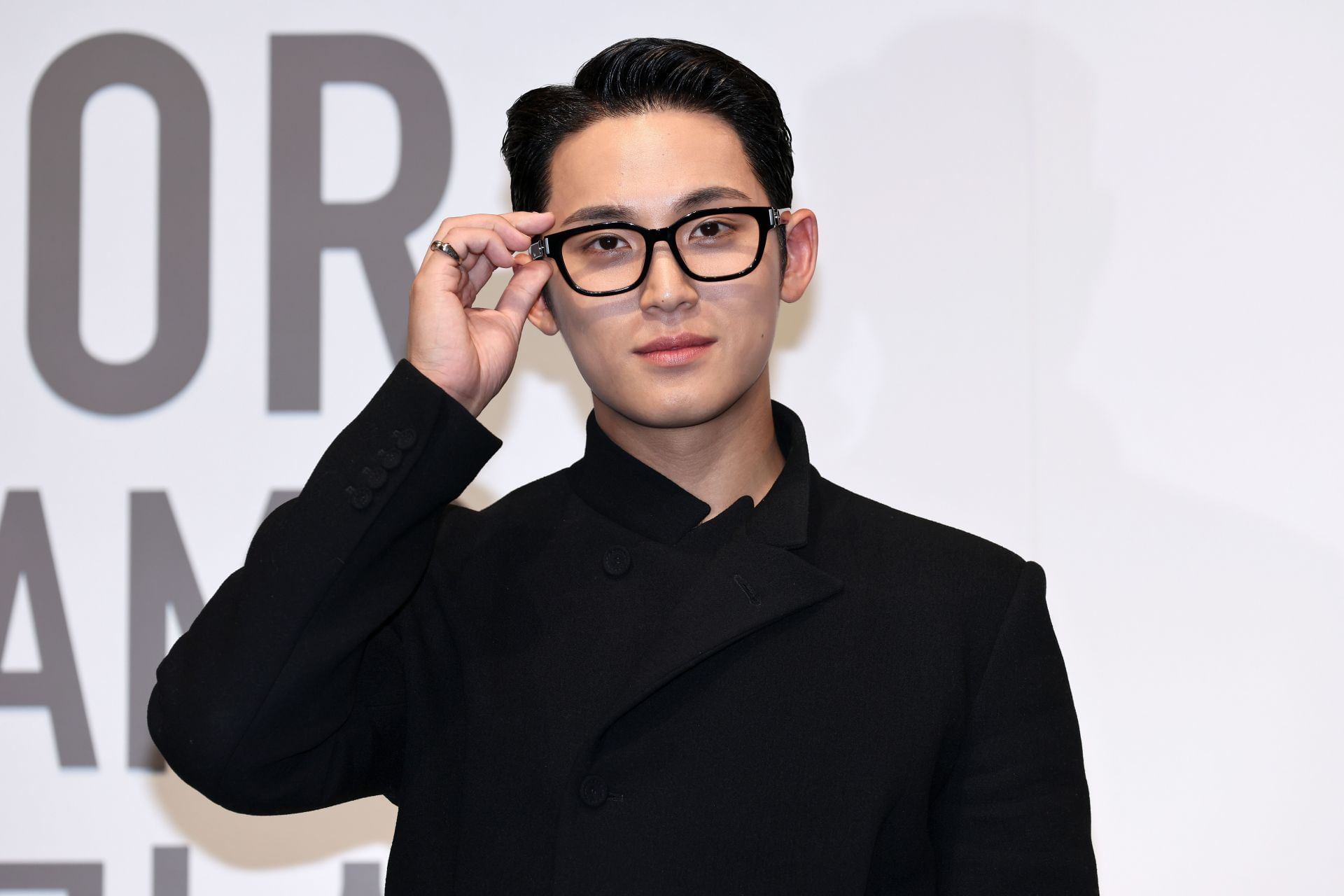 Mingyu of SEVENTEEN attends the Christian Dior: Designer of Dreams exhibition photocall at DDP (Image via Getty)
