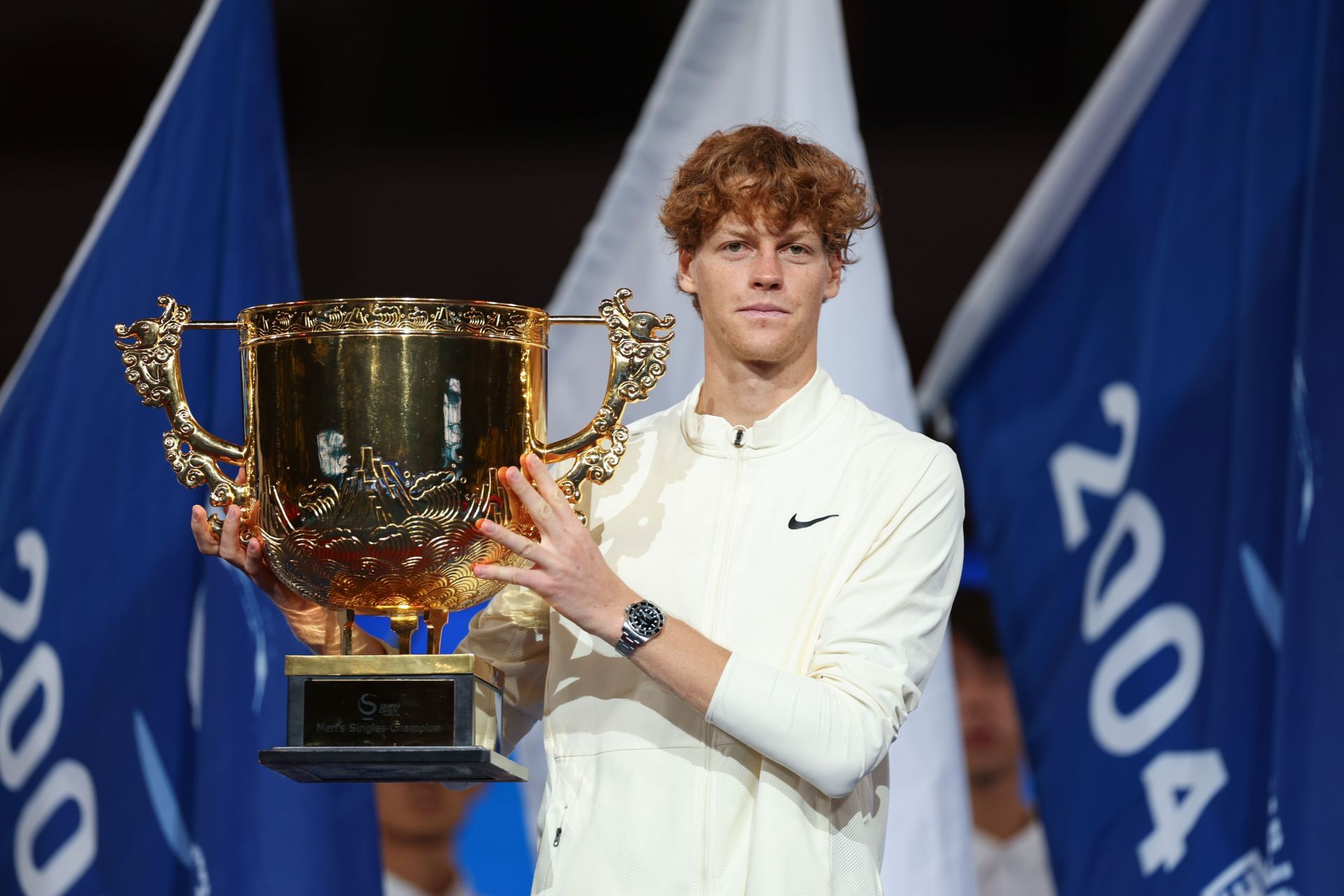  Sinner poses with China Open trophy in 2023 | Image Source: Getty