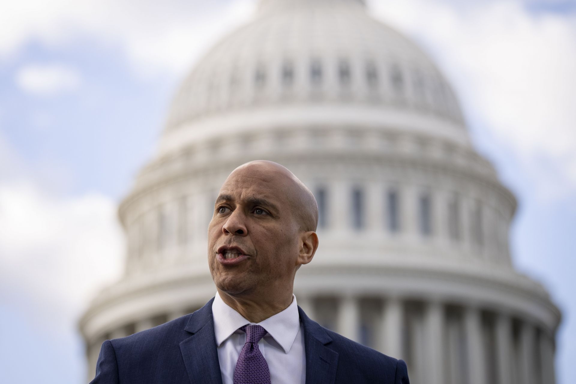 Democratic Lawmakers Discuss Effort To Reverse Title 42 Expansion And Asylum Transit Ban - Source: Getty