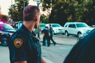 Police respond around 8:00 pm after a 911 call reports a stabbing (Image via Pexels)