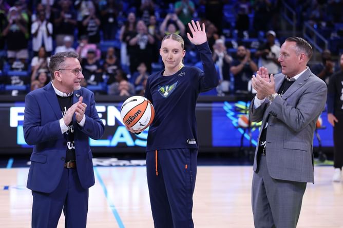 “Revoke their credentials”: Paige Bueckers fans outraged over ROY voting split as she misses perfect unanimous recognition
