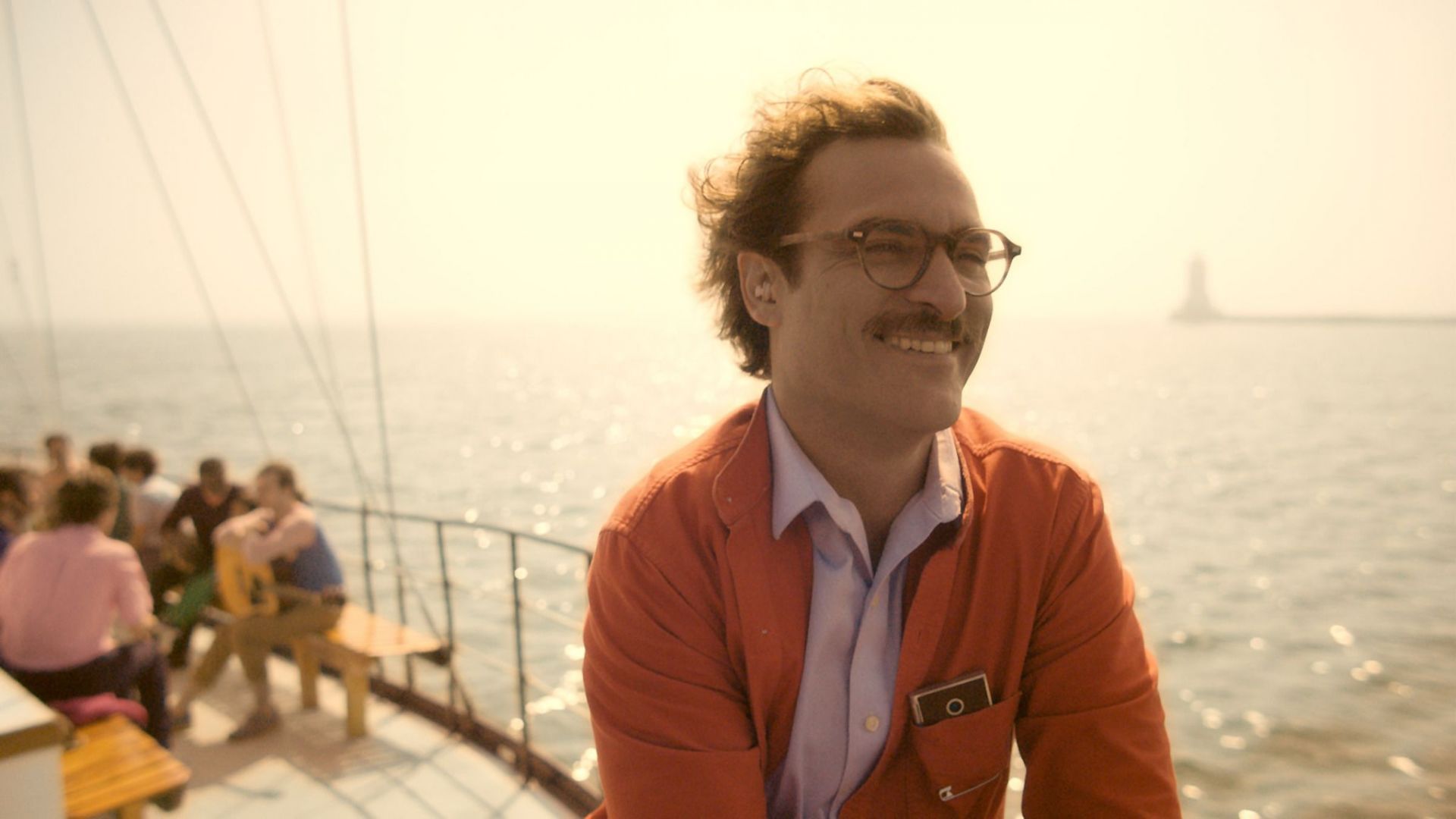 Joaquin Phoenix in Her (Image via Warner Bros. Pictures)