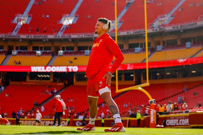 NFL legend Joe Montana reveals why he snubbed Patrick Mahomes from his QB Mount Rushmore that includes Josh Allen