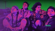 Perros de reserva seguidos de cuatro adolescentes indígenas (imágenes a través de Hulu) una serie de comedia drama