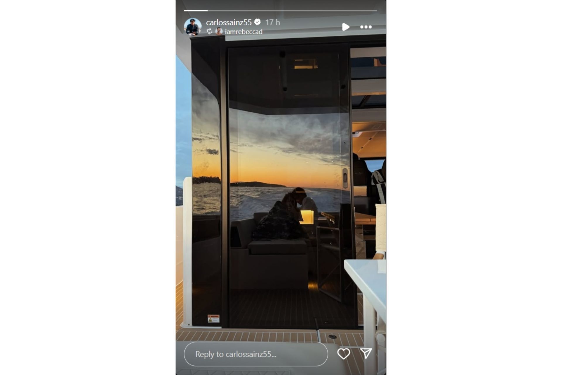 Carlos Sainz shares a beautiful picture with his partner, Rebecca Donaldson (@carlossainz55 on Instagram)