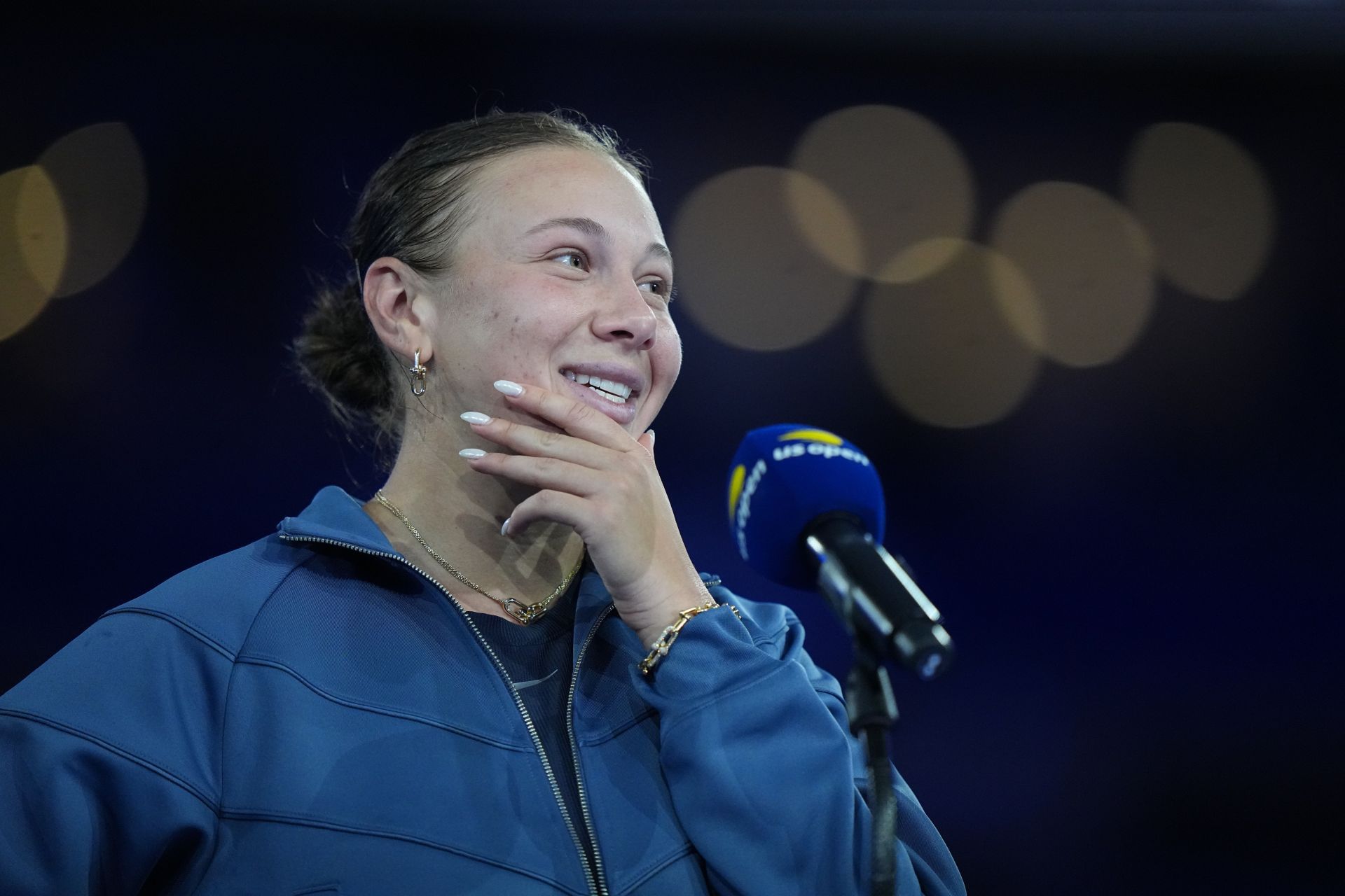'Cutie' Amanda Anisimova touches down in China for first tournament after US Open heartbreak, goes out for cozy dinner date with close friend
