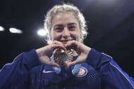 Helen Marulis con su medalla de bronce en París 2024 - Fuente: Getty