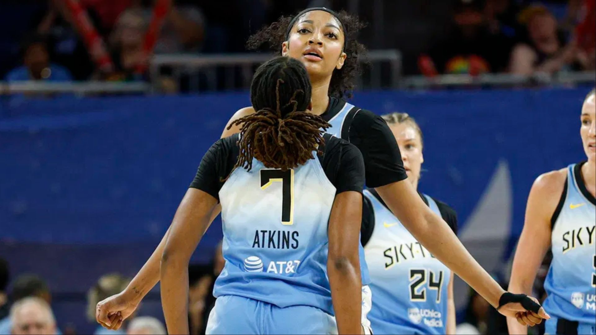 Ariel Atkins seemingly gave Angel Reese a cold shoulder on the bench. (Photo: IMAGN)