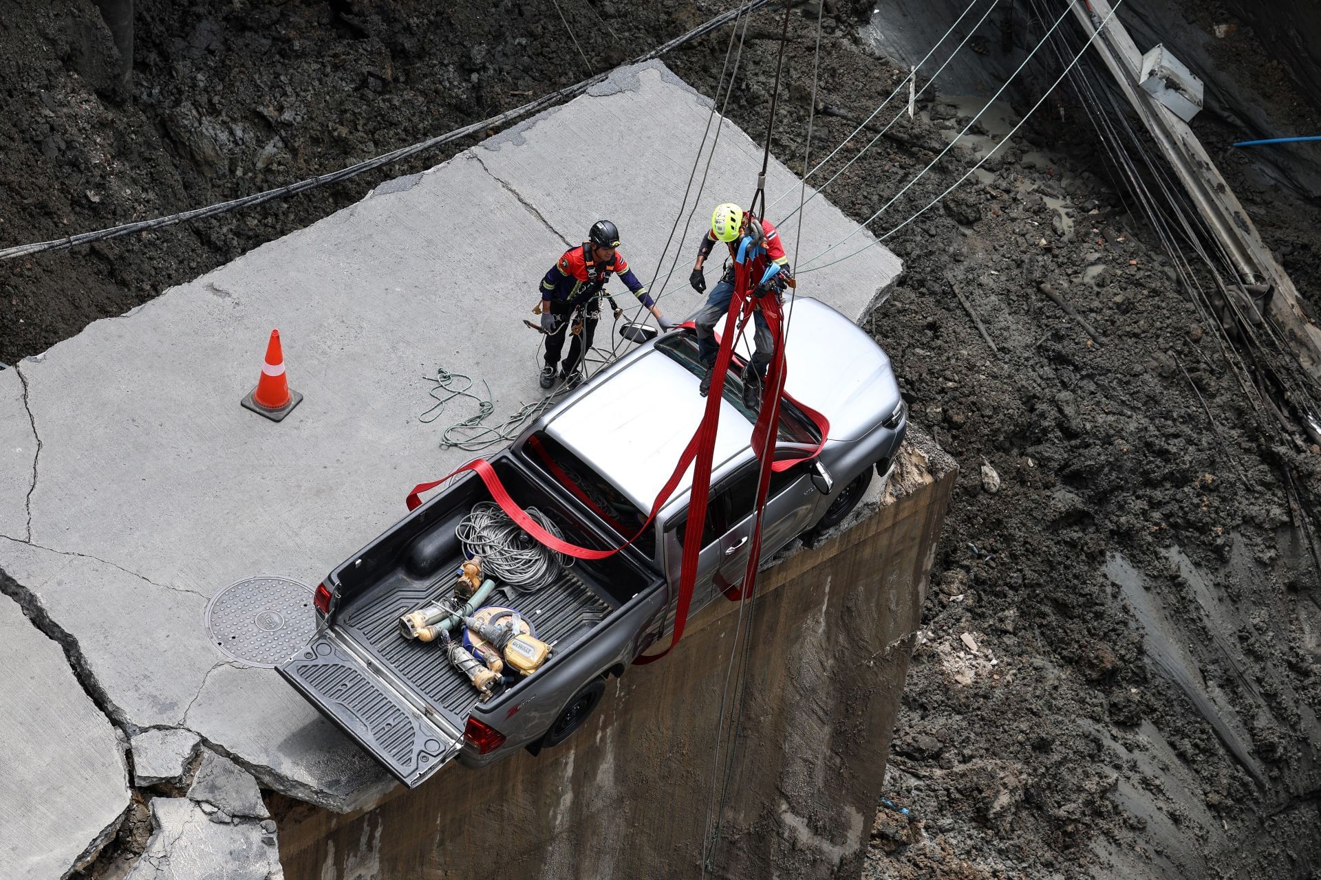 Emergency crews launch efforts to secure the site after a massive sinkhole opens in Bangkok, Thailand (Image via Getty)