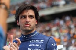 "You need to be tough in life": Carlos Sainz's hilarious advice to a Williams fan's question