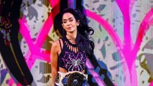 "She's a freaking mid-card talent" - Ex-WWE writer goes off at AJ Lee's return on SmackDown