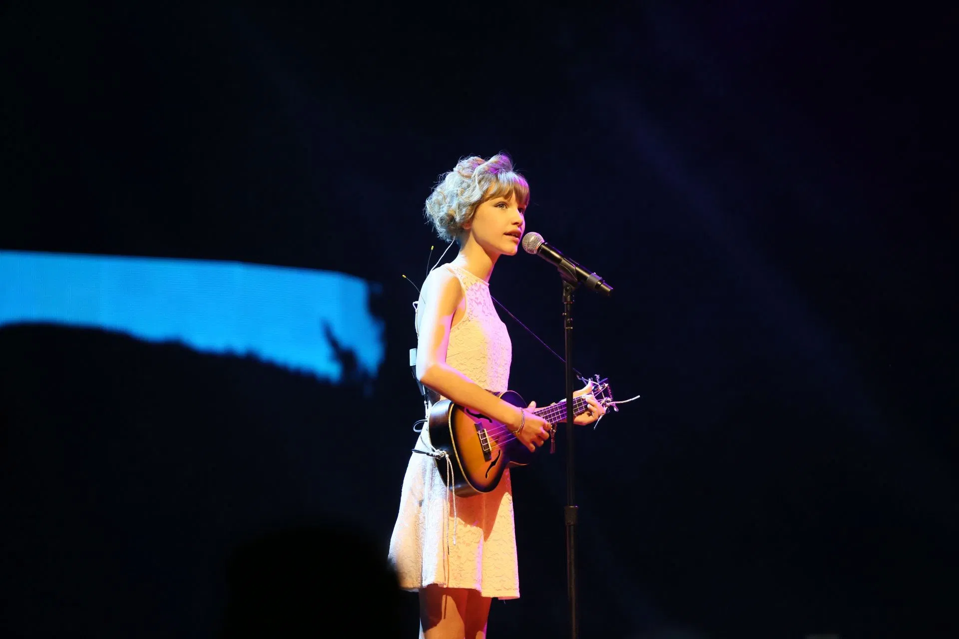 Grace performing on stage (Image via Getty)