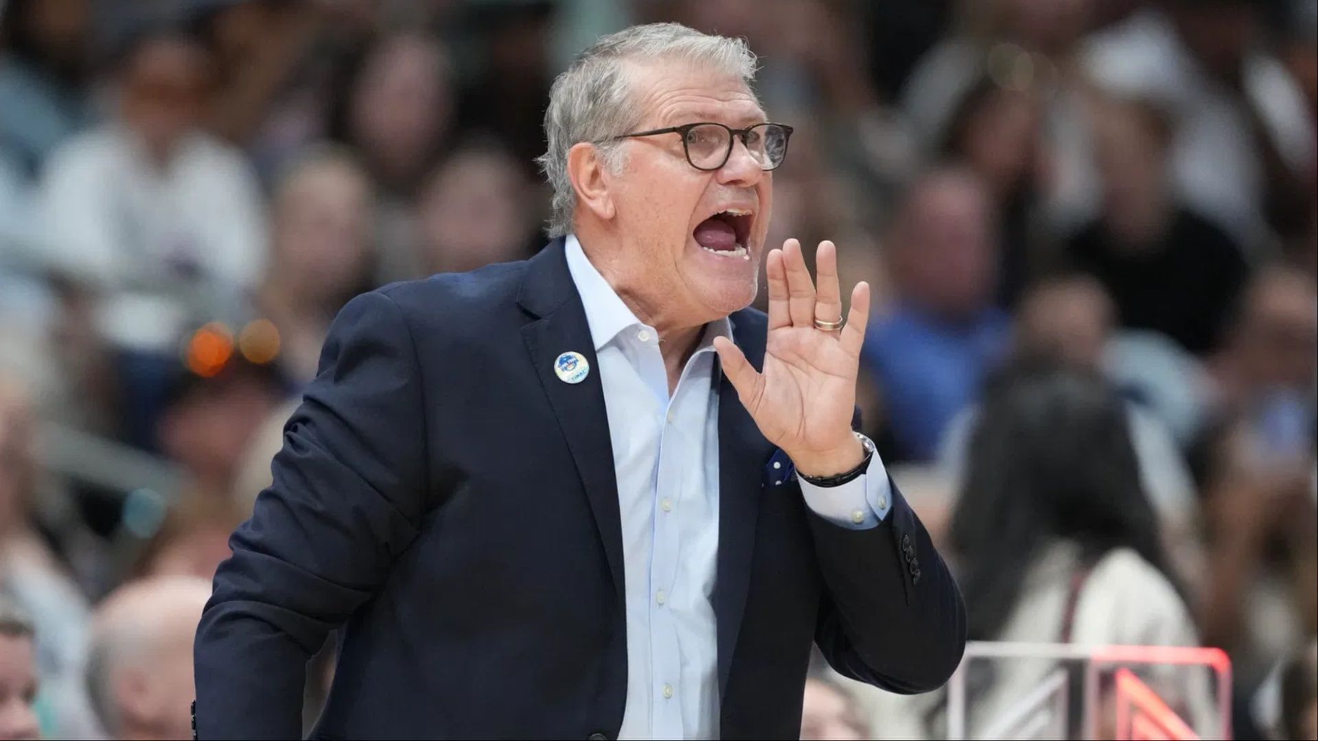 Geno Auriemma indirectly calls out Cathy Englebert over officiating problem that hurts WNBA games. (Photo: IMAGN)