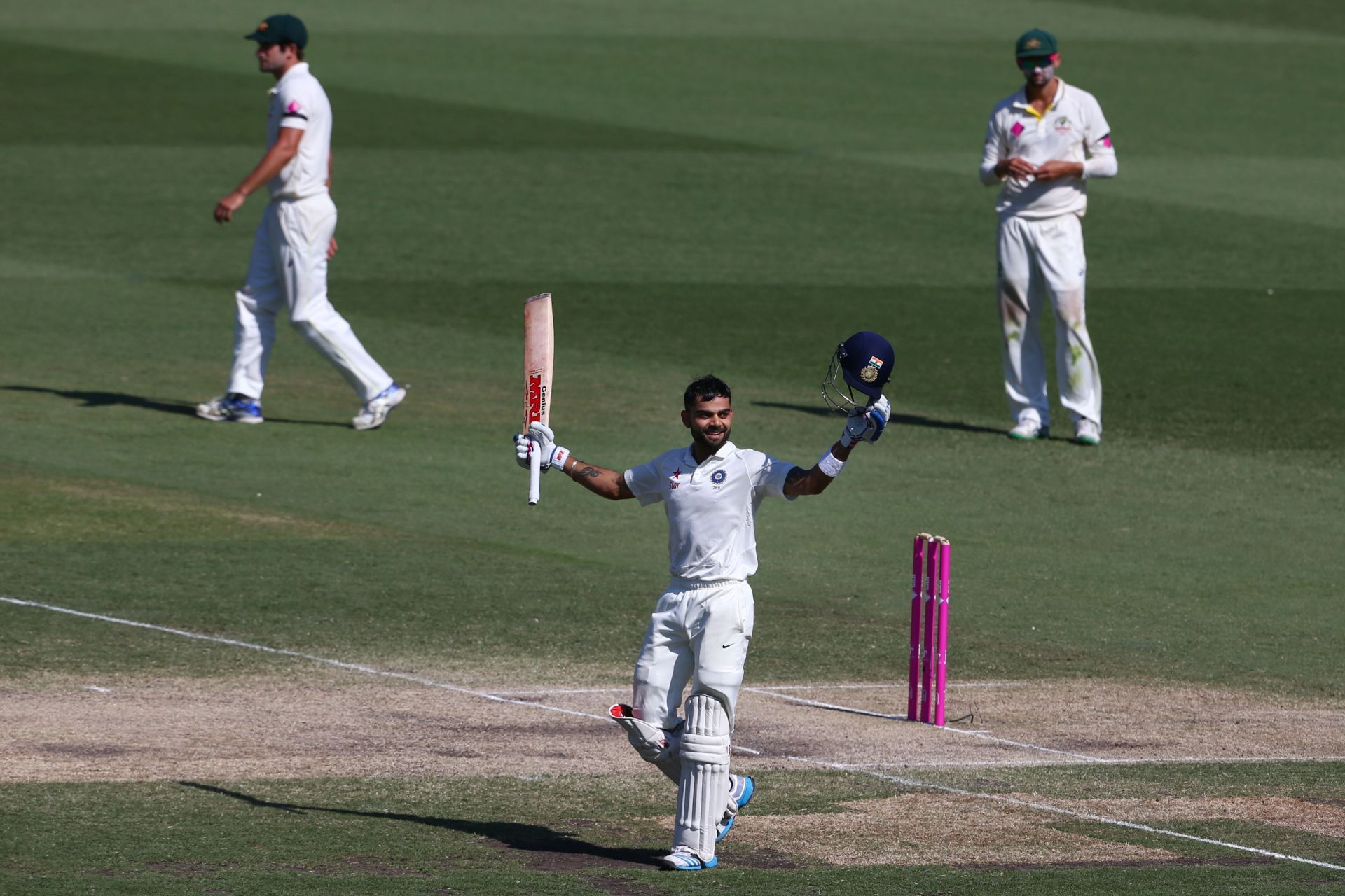 Virat Kohli celebrates his hundred in the 2015 Sydney Test. (Image Credits: Getty Images)