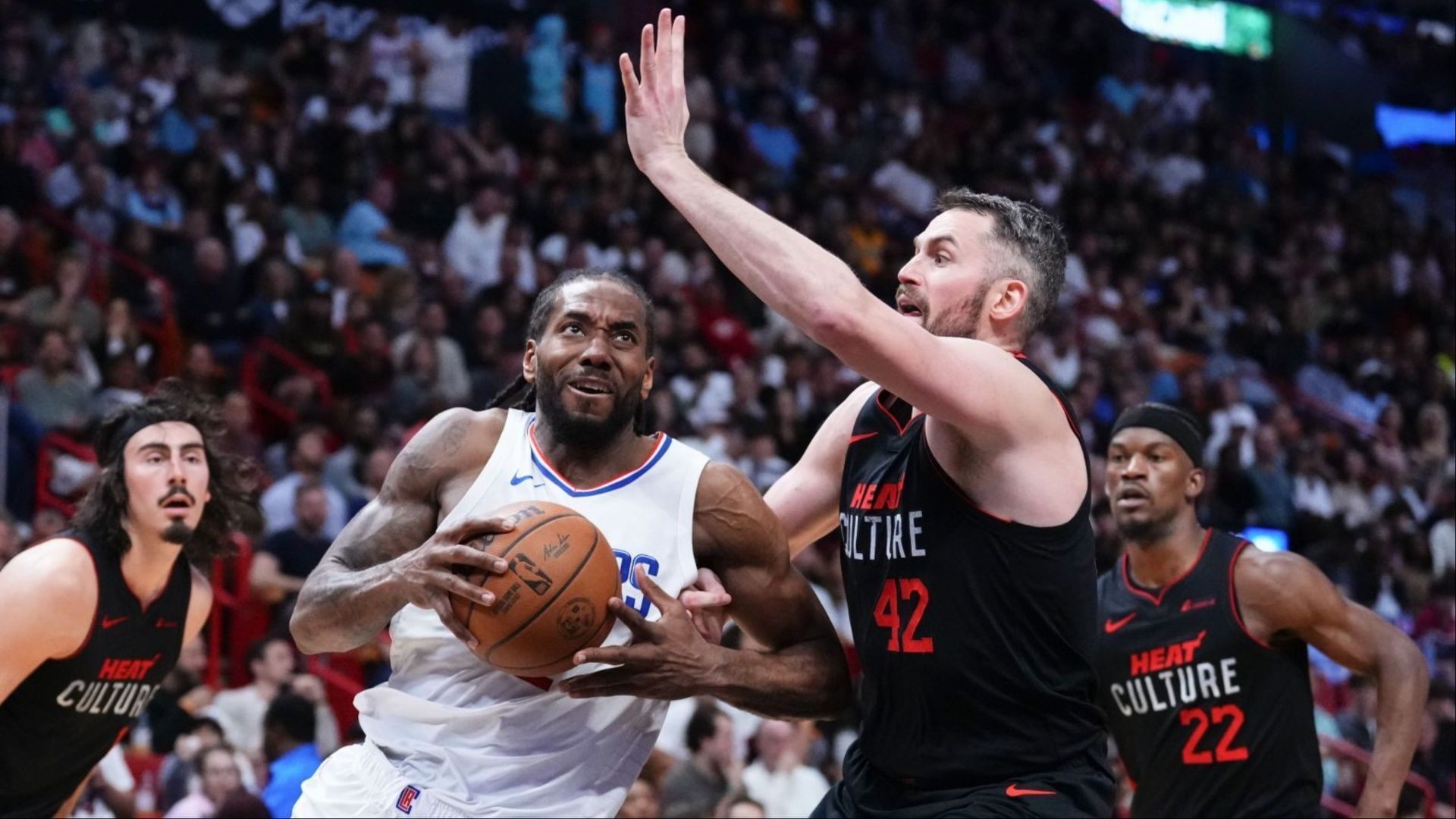 Kevin Love dons the ultimate troll hat on Kawhi Leonard investigation with hilarious post. (Photo: GETTY)