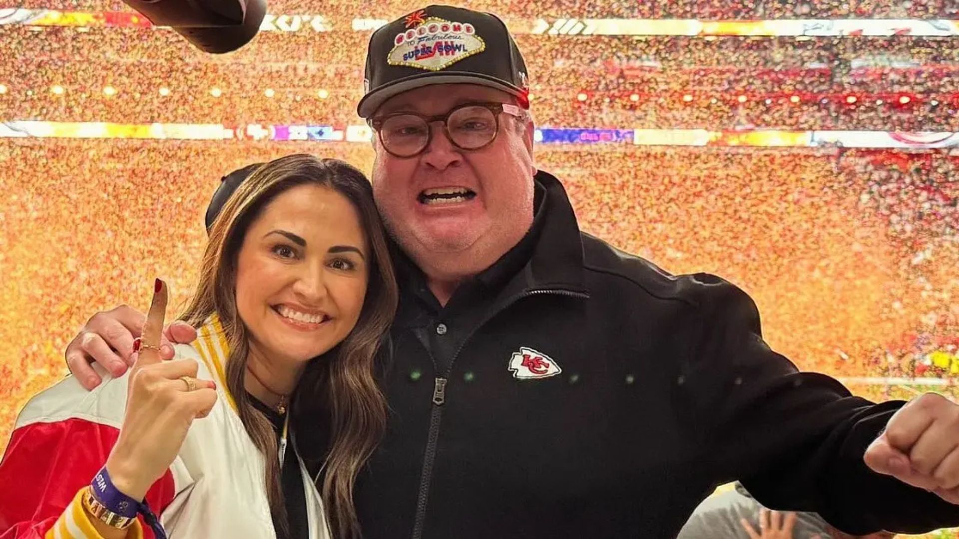 Lindsay Schweitzer and Eric Stonestreet (Image via @ericstonestreet/Instagram)