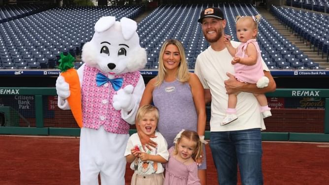 Zach Wheeler's wife Dominique drops 2-word take after Phillies clinch division crown