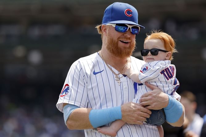 Ex-MLB pitcher Alex Wood’s wife drops 3-word comment as Justin Turner’s spouse Kourtney enjoys fun day with son Bo at Indiana Beach