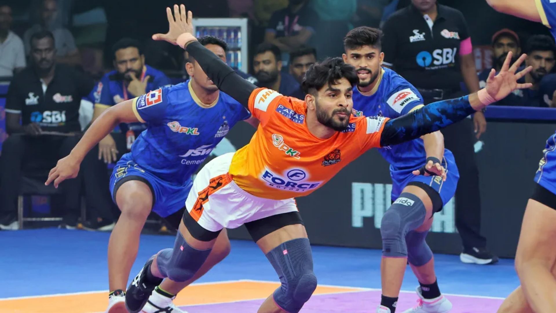 Puneri Paltan skipper Aslam Inamdar in action (Image Credits: PKL)