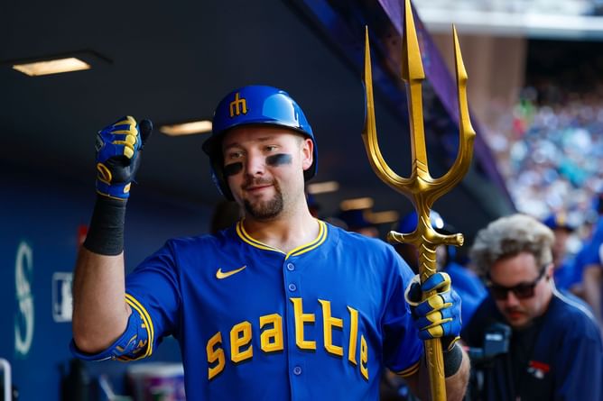 "I want to be like him" - Cal Raleigh opens up on wanting to follow $82,000,000 Royals superstar's footsteps
