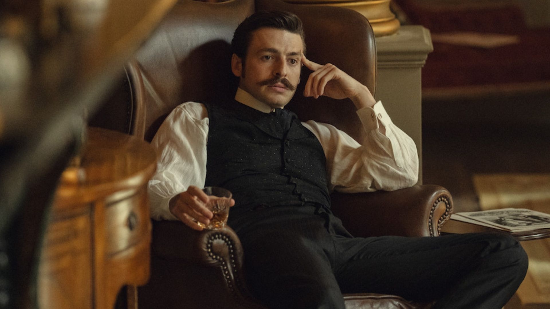 Anthony Boyle (Image via Netflix)