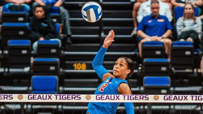 WATCH: College volleyball player Natalia Newsome's viral jump that LeBron James, Sue Bird & other NBA stars as well fans are raving about