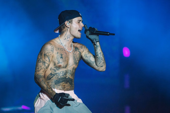 “Im calling my attorney”- Internet reacts as Justin Bieber delays Swag II album after promising midnight release