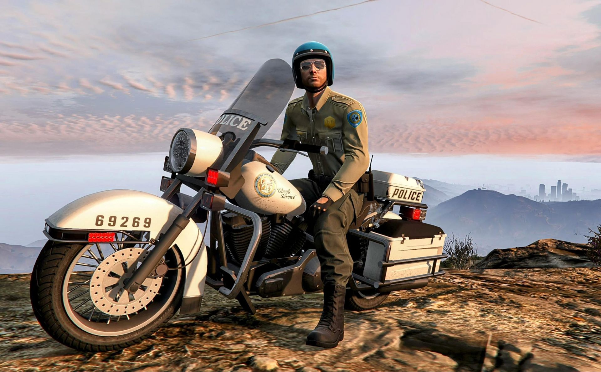 Players can also indulge in role-playing with the police bike (Image via Rockstar Games // Reddit/BlasterONassis)