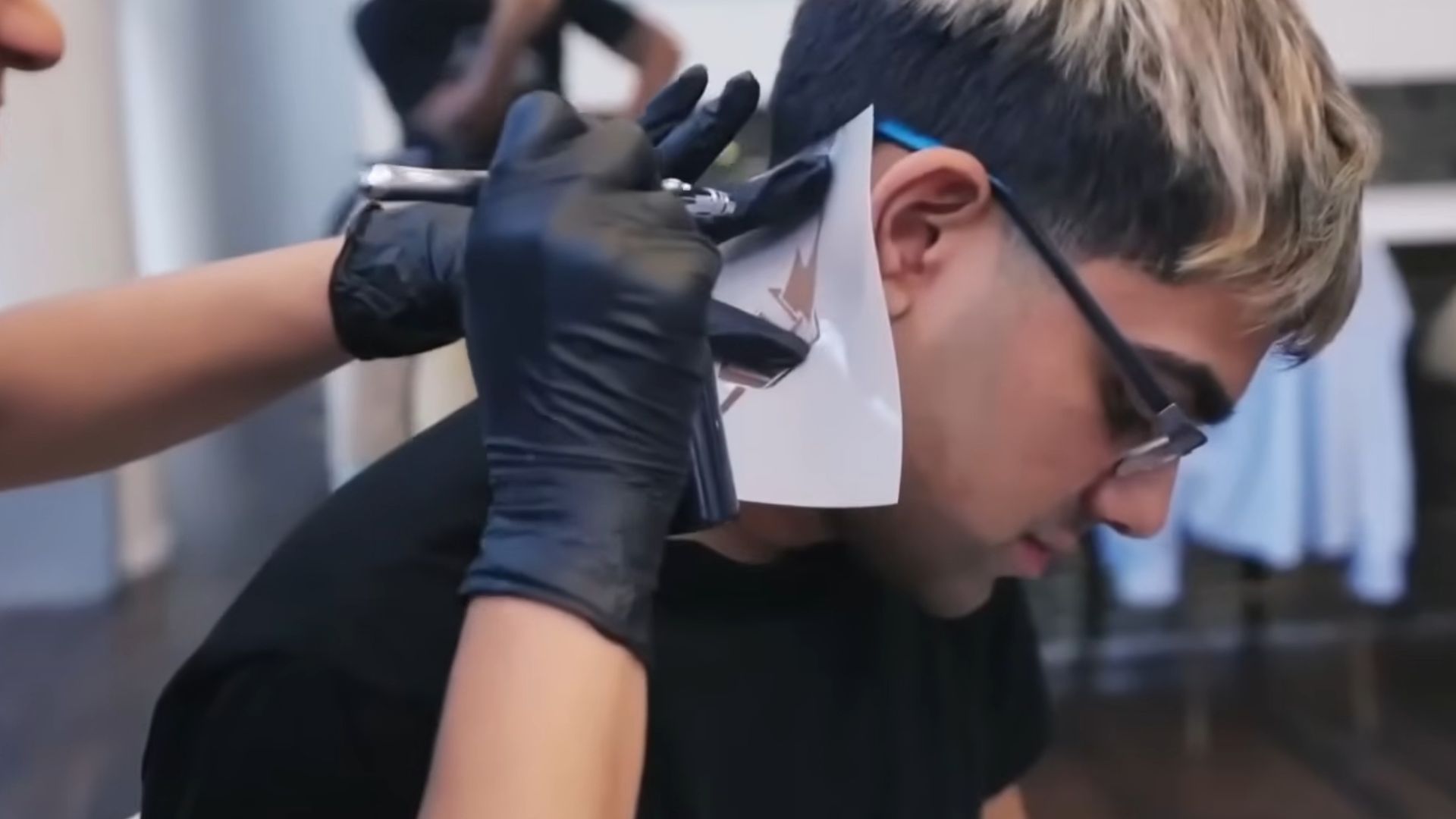 N3on got a &quot;tattoo&quot; along with Rampage Jackson during their collaborative broadcast (Image via N3on/YouTube)