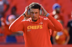 Ex-Packers QB rips Patrick Mahomes, calls out referees' double standards as Chiefs QB doesn't get penalized for dirty play towards Chargers defender