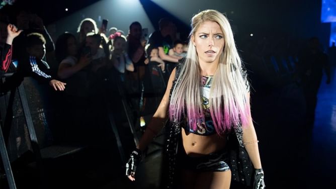 Record-breaking champion sends a 3-word message to Alexa Bliss post-sudden WWE reference
