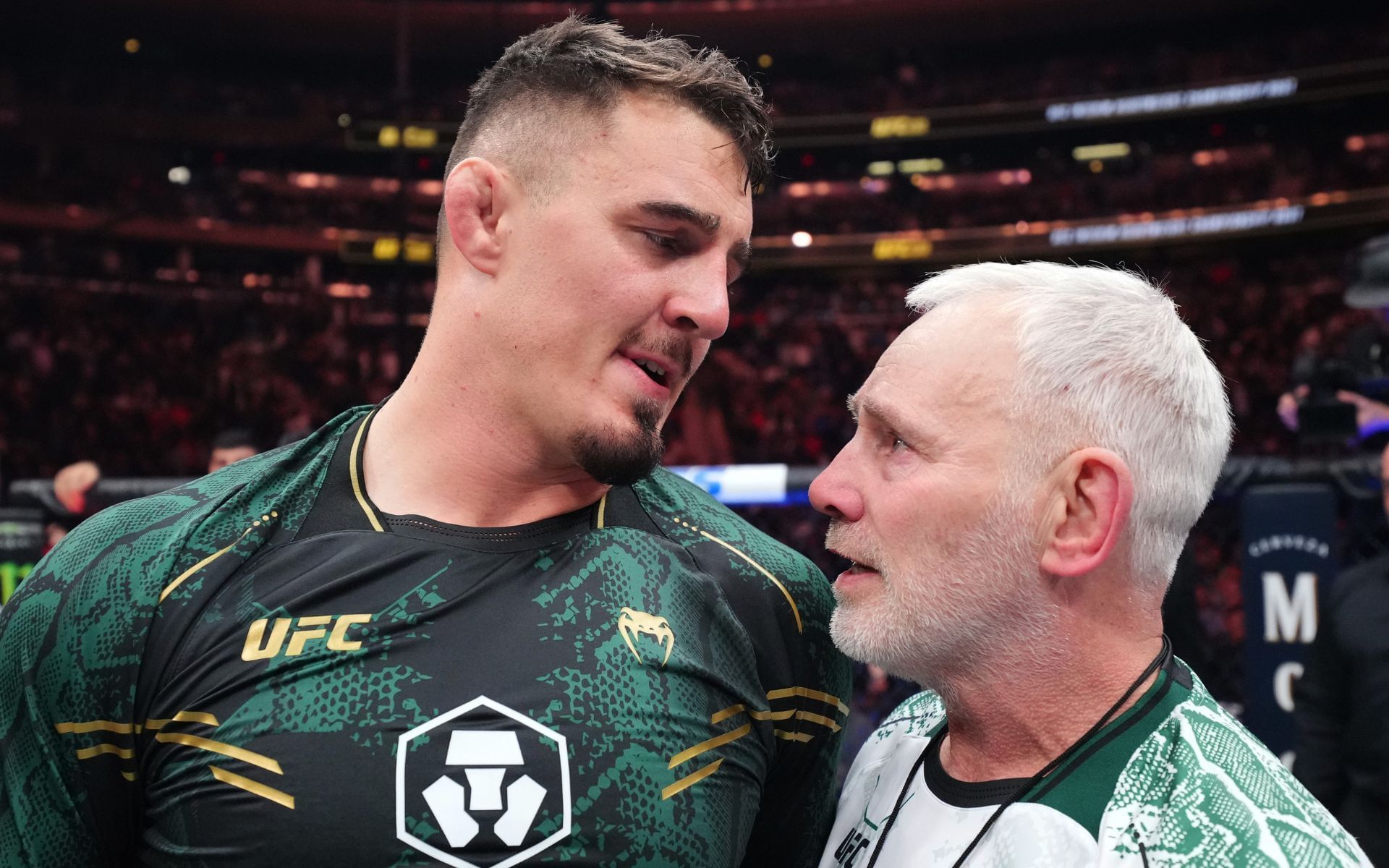 Tom Aspinall with his father. [Image courtesy: Getty]
