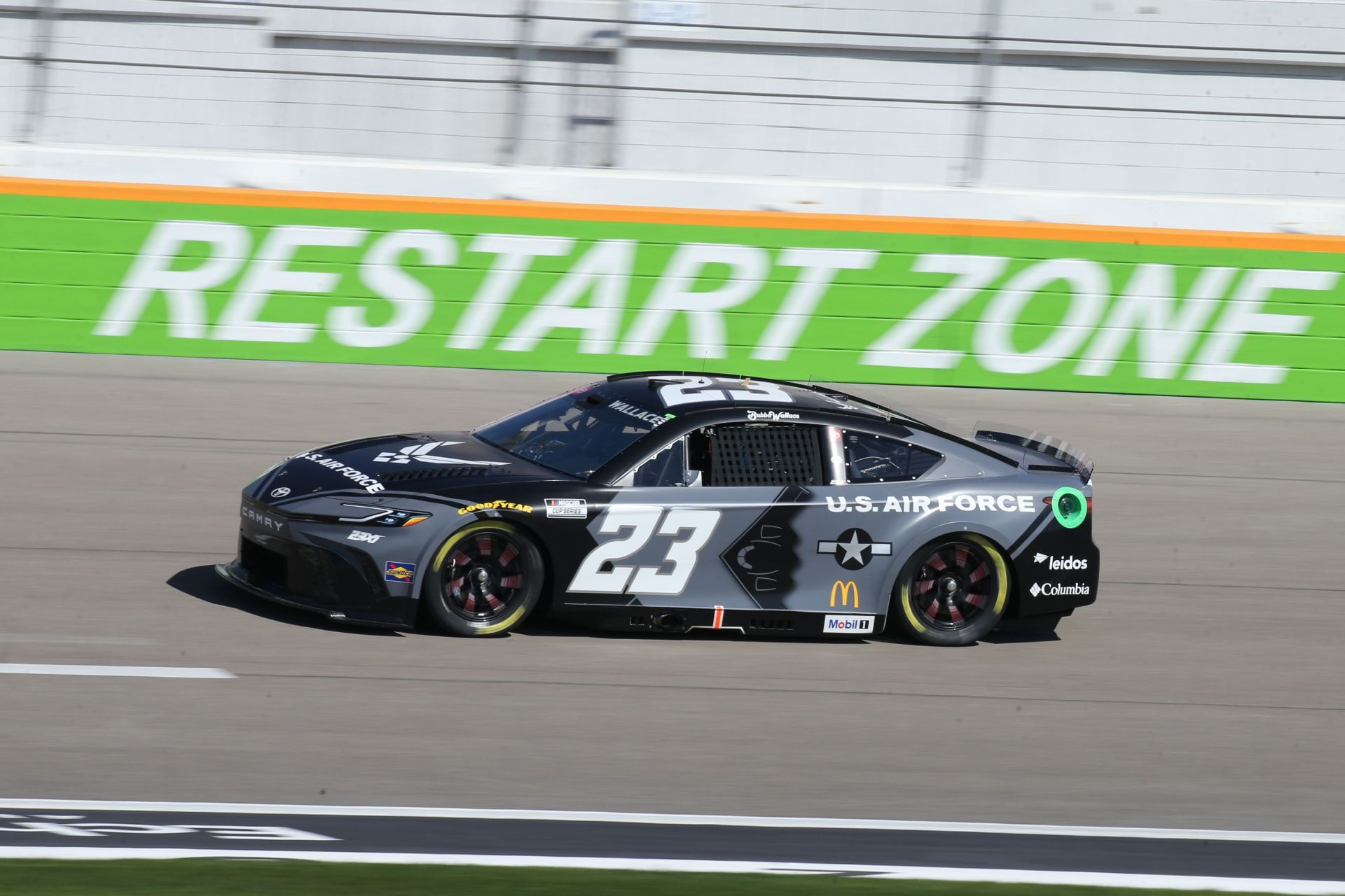 AUTO: MAR 15 NASCAR Cup Series Pennzoil 400 - Source: Getty