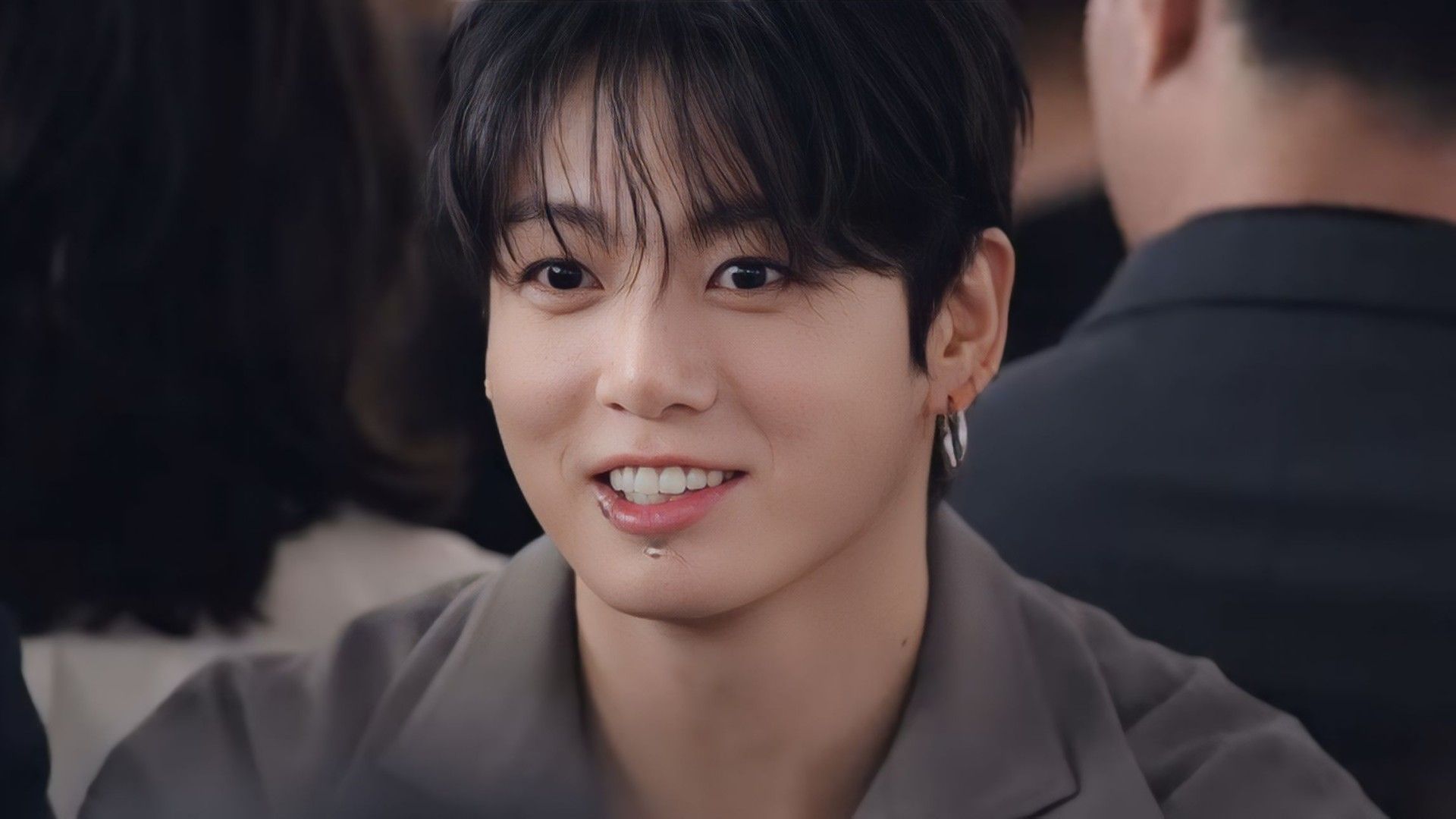 Jungkook at the fashion show (Image via YouTube/@calvinklein)