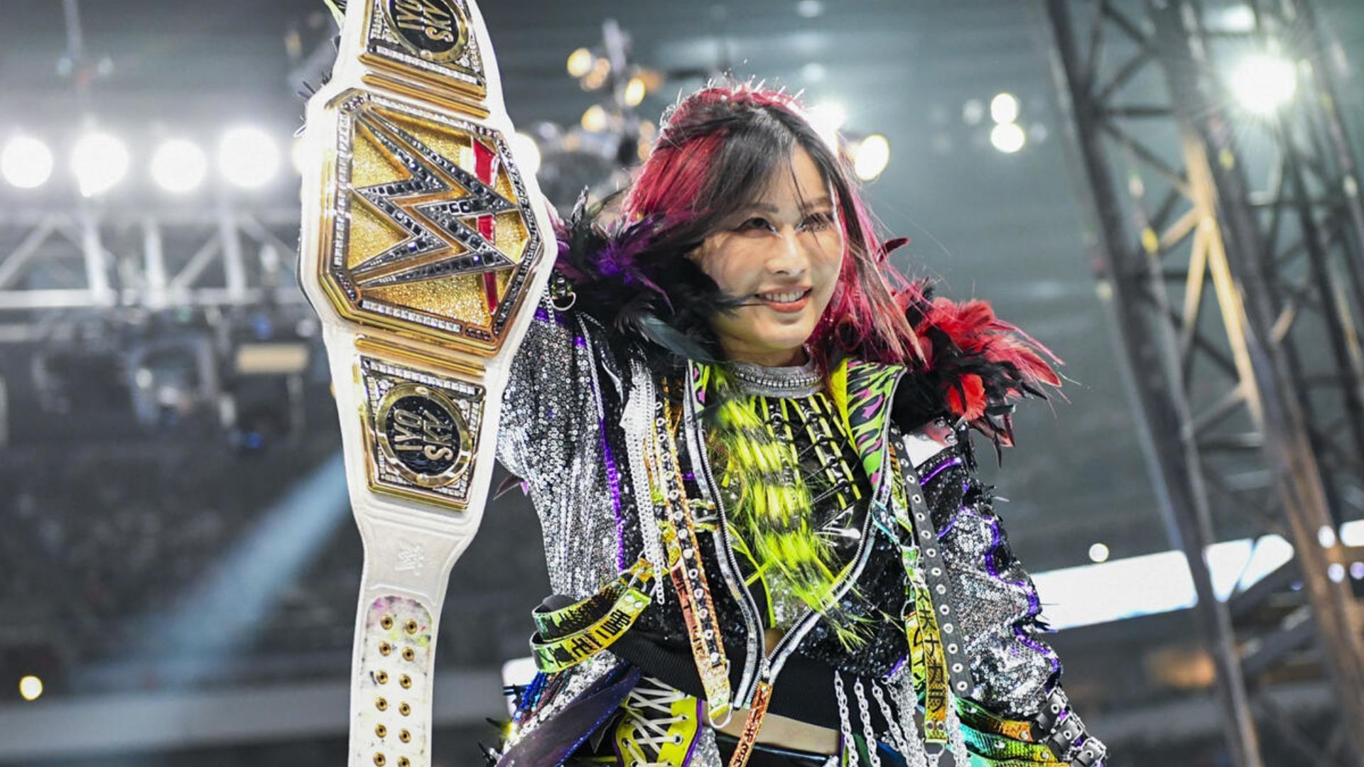 IYO SKY is one of the most popular stars on RAW [Image: WWE.com]