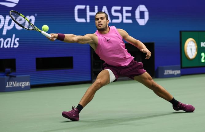 WATCH: Carlos Alcaraz gives fans first clear look at new platinum blond look in indoor practice session ahead of Laver Cup 2025