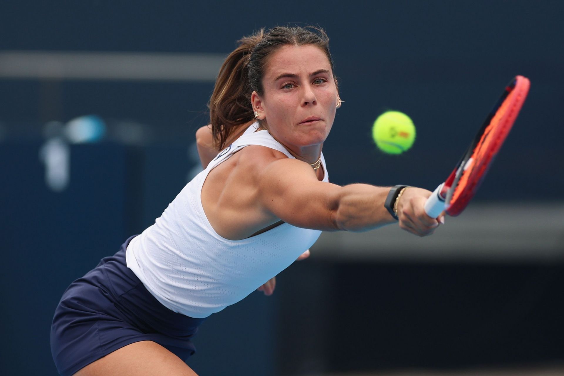 Emma Navarro retrieves a ball | Image Source: Getty