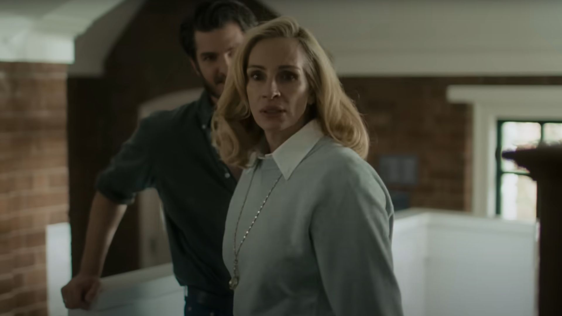 Roberts as Alma (Image via YouTube/Amazon MGM Studios)