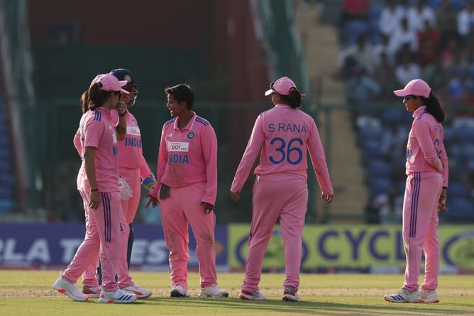 India star clobbers a 6 to reach ton, breaks Virat Kohli's massive record in INDW vs AUSW 2025 3rd ODI [Watch]
