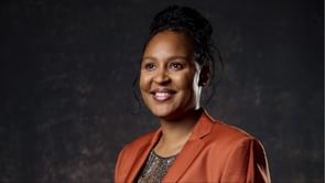 "She's who y'all think Caitlin Clark is" - WNBA fans go wild as Maya Moore mirrors Michael Jordan's iconic image by flexing her 12 championship rings