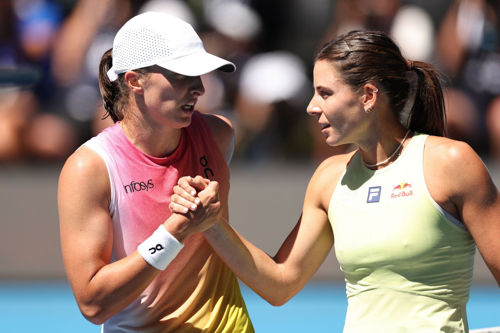 Iga Swiatek and Emma Navarro - Source: Getty