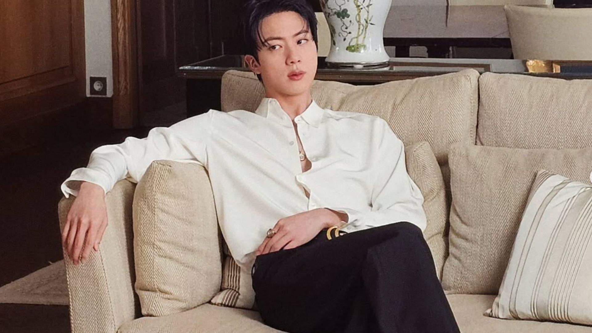 “Always setting boundaries”- Fans praise BTS’ Jin after he politely asks not to be followed to his hotel following Gucci SS26 show in Paris