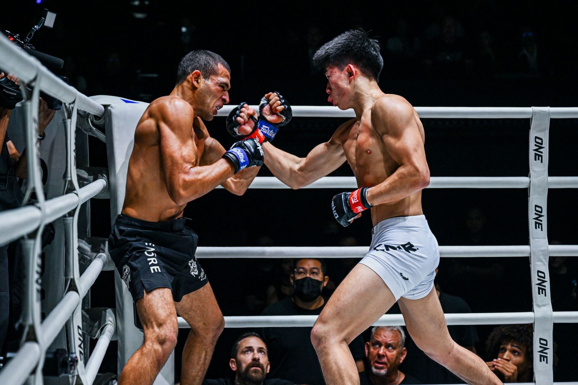 Tye Ruotolo (L) vs Adrian Lee (R) | Photo by ONE Championship