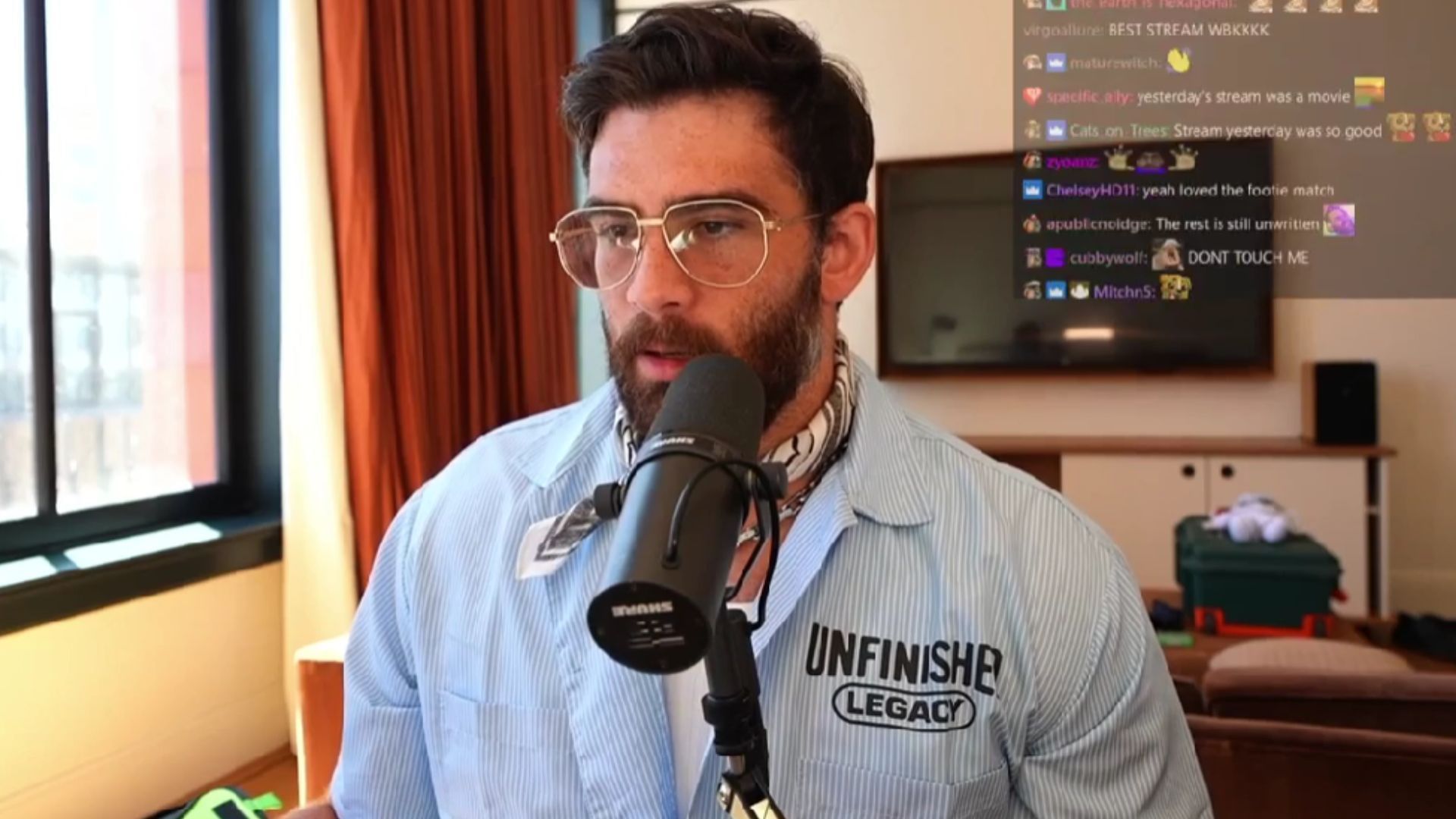 HasanAbi has allegations of doxing leveled against him (Images via HasanAbi/Twitch)