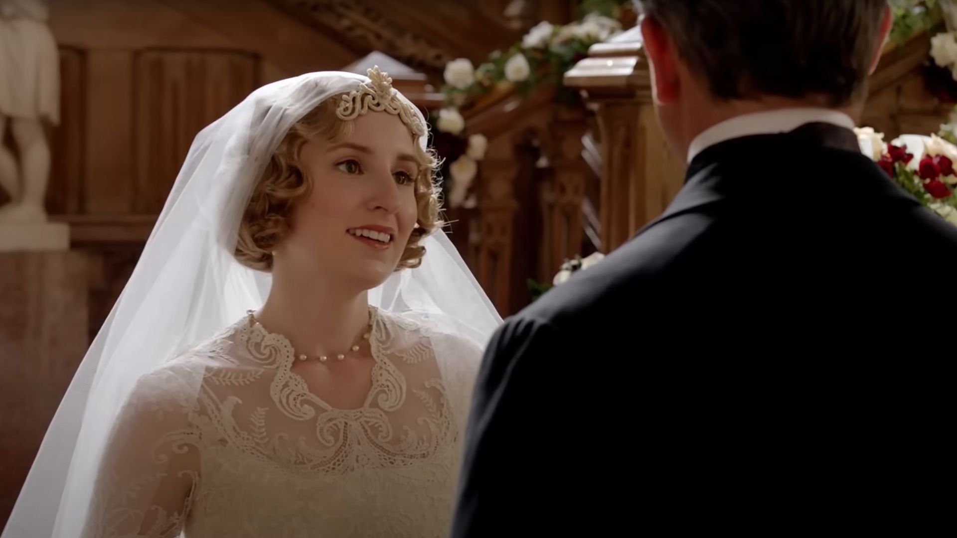 Edith and her father share a moment (Image via YouTube/Downton Abbey)