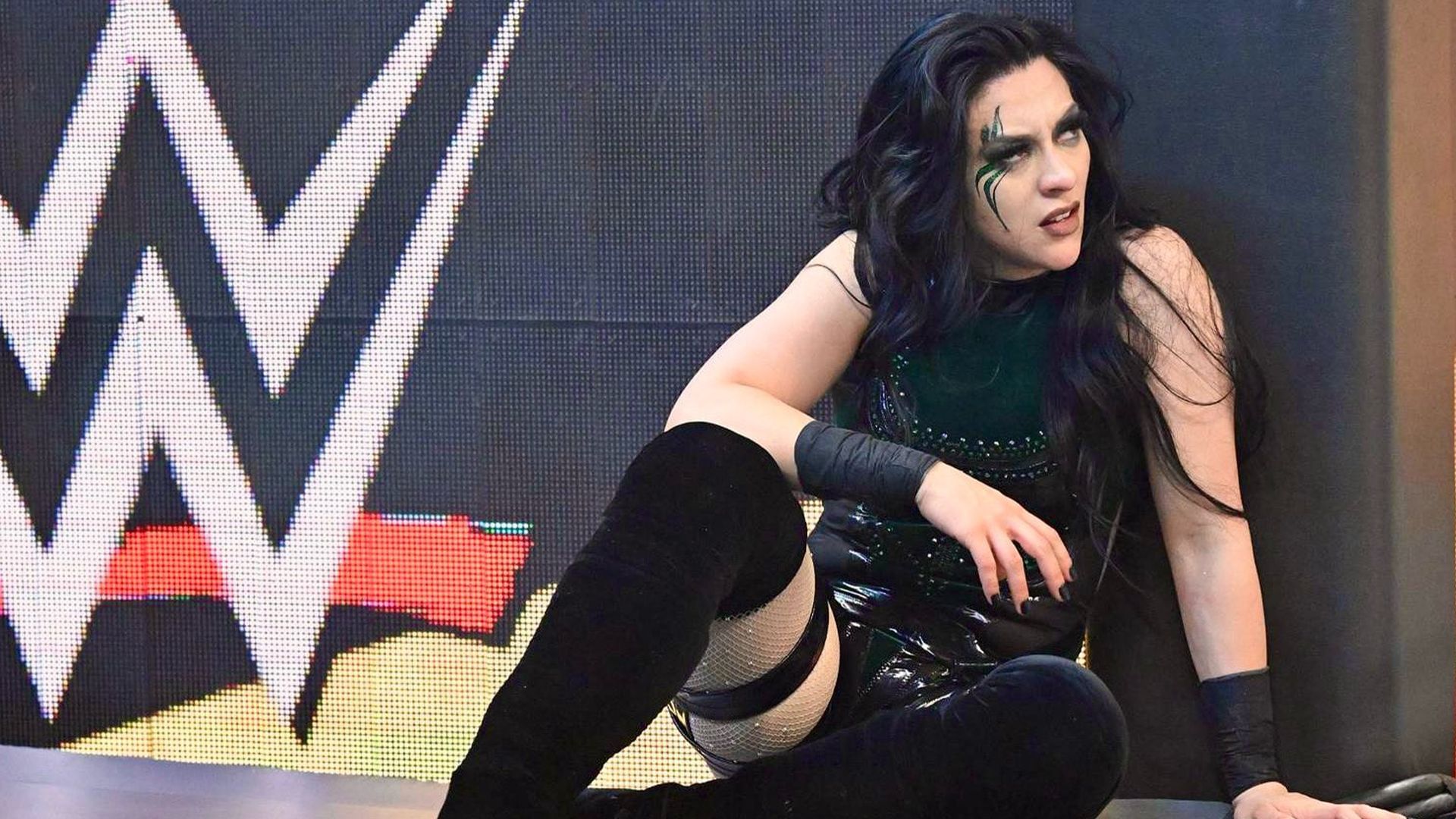 Stephanie Vaquer beats IYO SKY to become new WWE Women