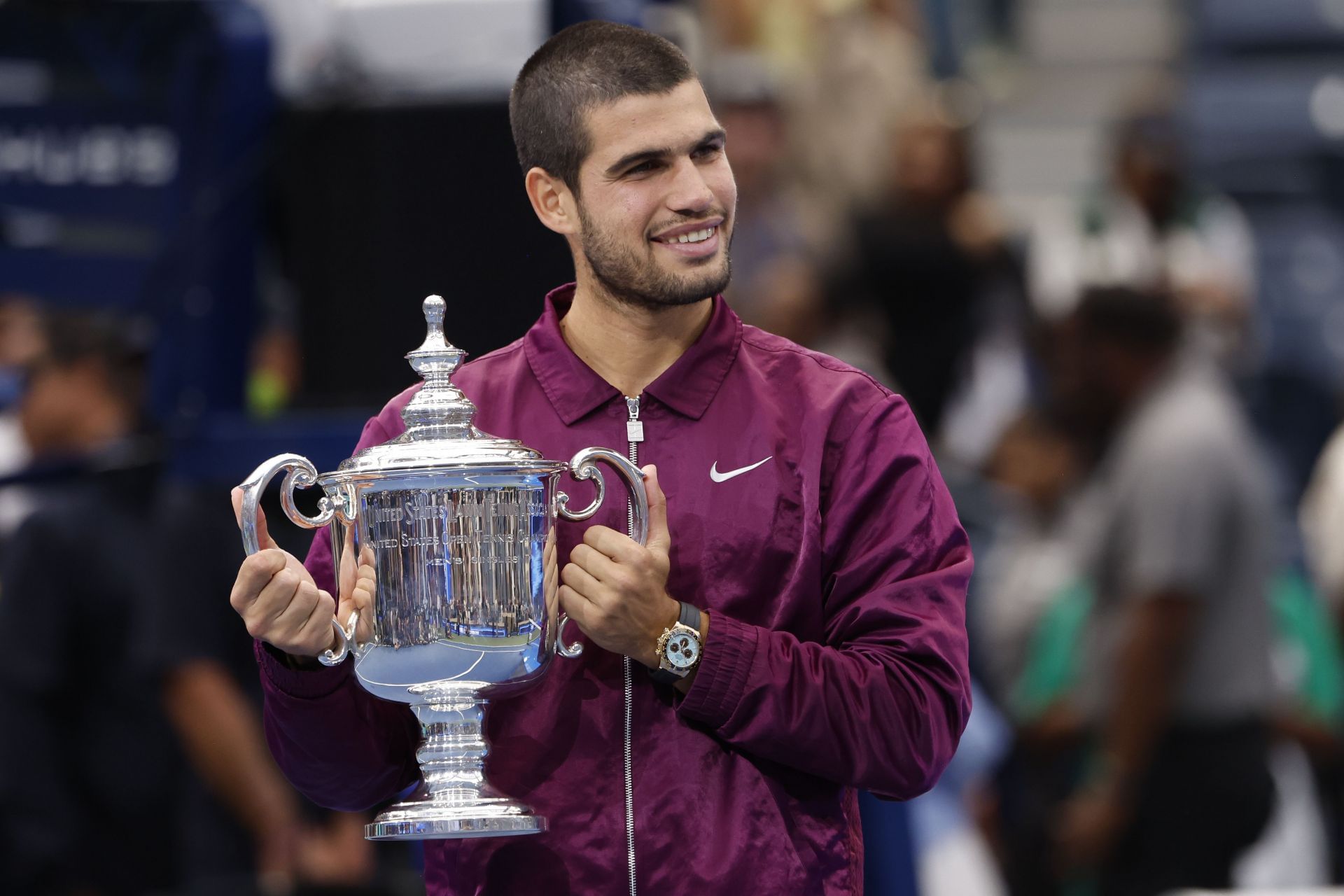 Carlos Alcaraz poses with the US Open 2025 trophy | Image Source: Getty