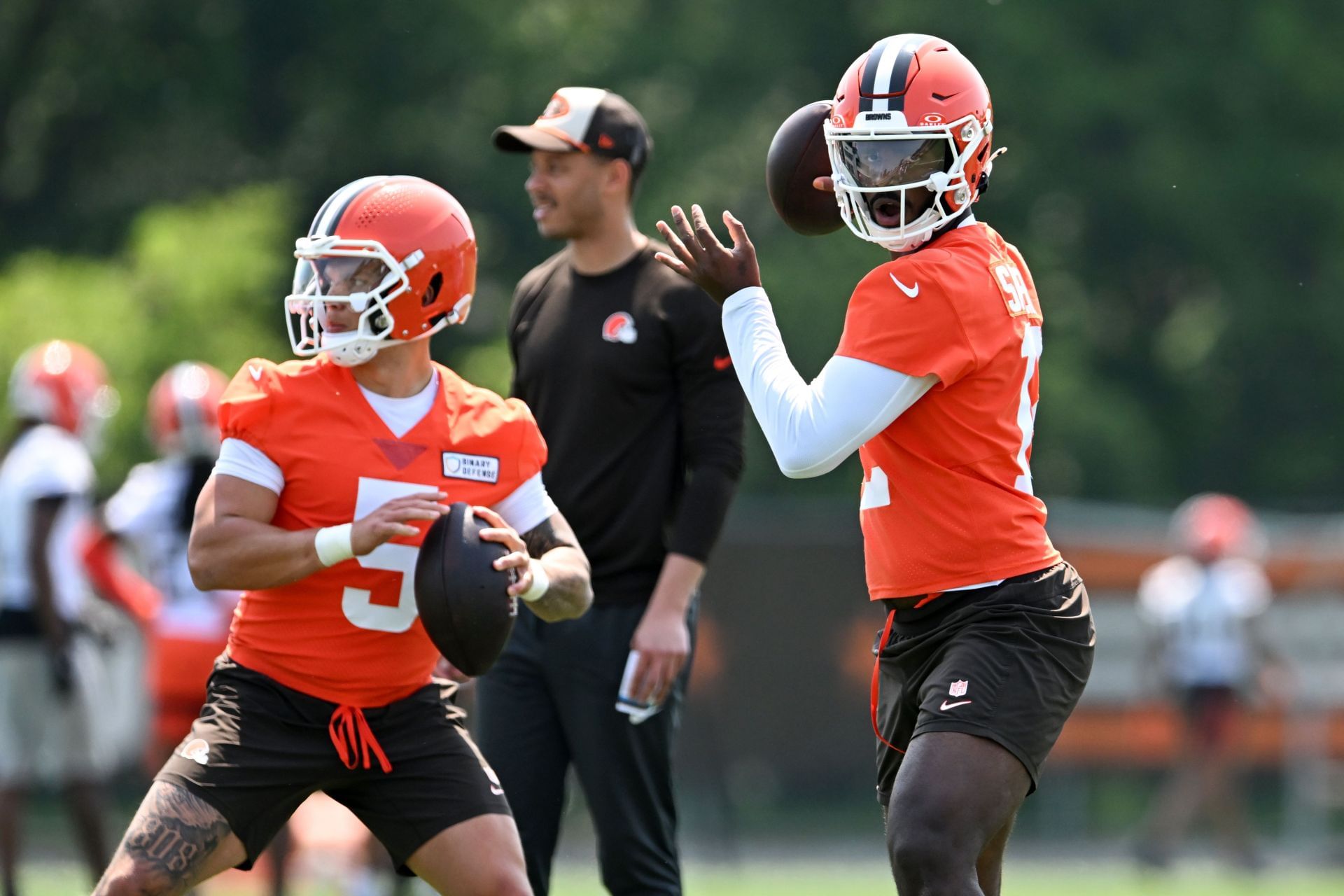JJ Watt breaks down why Kevin Stefanski wont bench Dillon Gabriel for Shedeur Sanders despite Browns offensive struggles